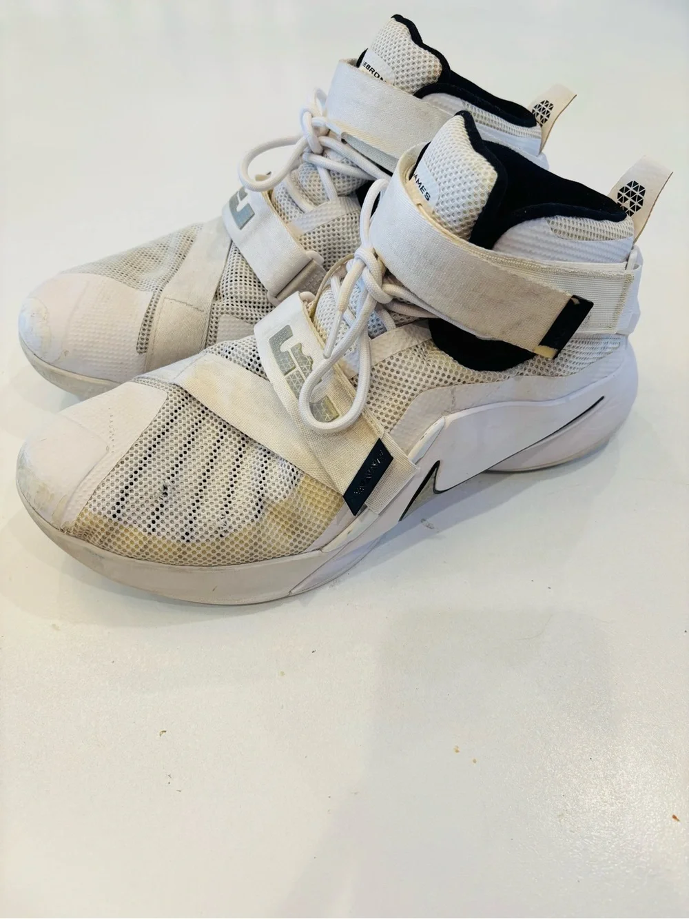 Nike Lebron Soldier 1X 9 Men’s Basketball Shoes in White and Black size 12.5 - Picture 3 of 7
